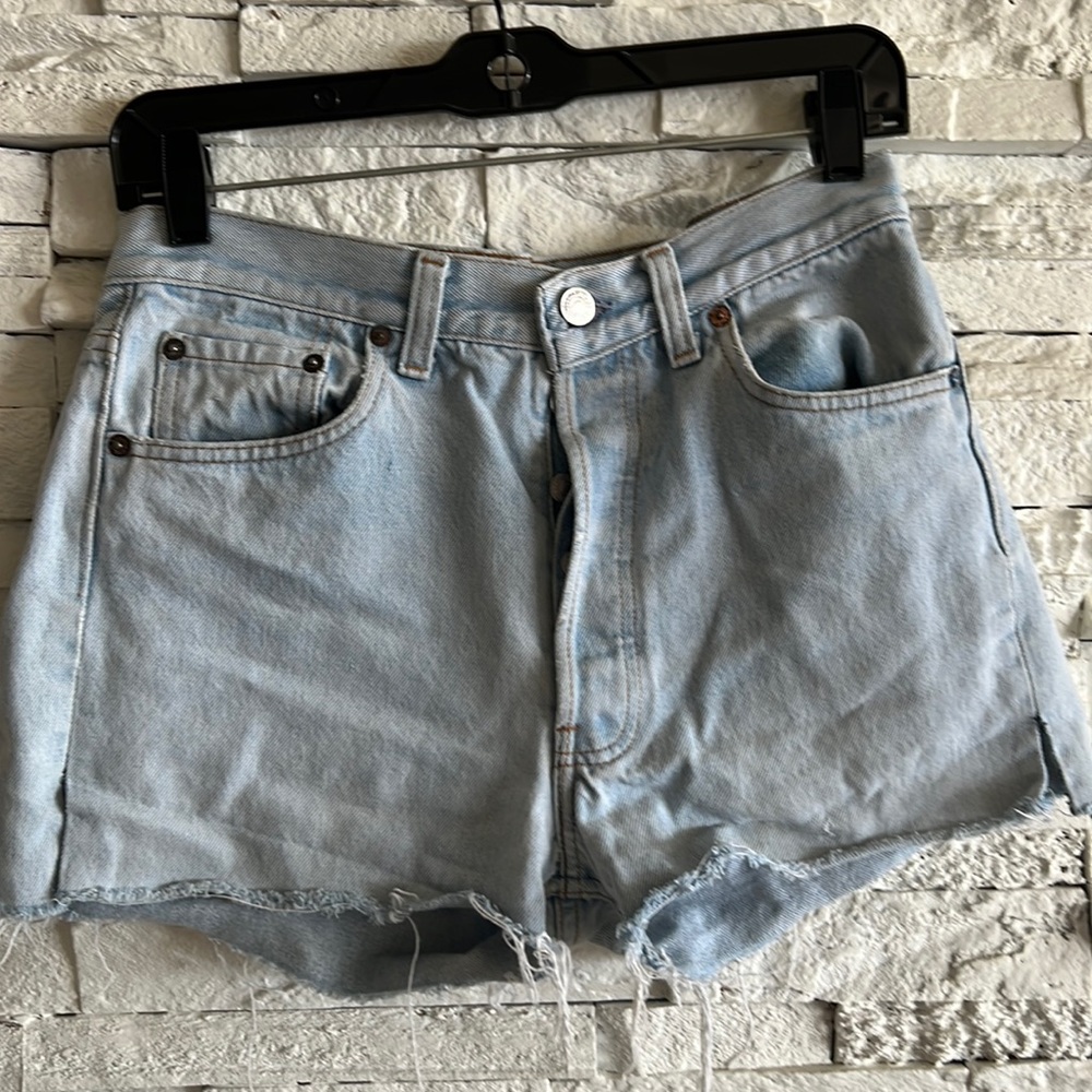 Levi’s cut off jeans